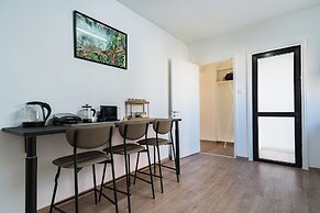 City Center Modern Boho Stay