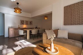 City Center Modern Boho Stay