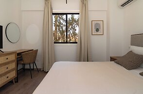 City Center Modern Boho Stay