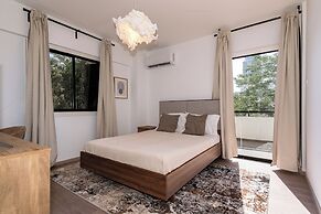 City Center Modern Boho Stay