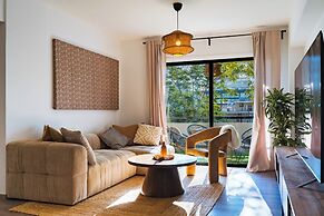City Center Modern Boho Stay