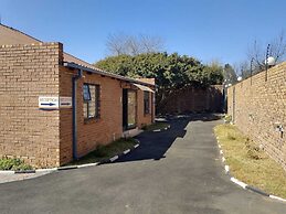 Emperor Lodge And Tours