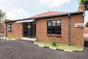 Emperor Lodge And Tours