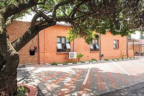 Emperor Lodge And Tours
