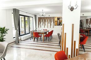 Hotel Piscul Negru