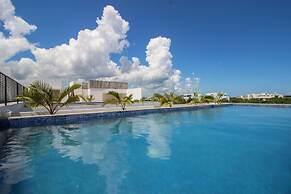 Zama Condo w Rooftop Pool Gym Coworking Cinema