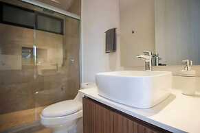 Zama Condo w Rooftop Pool Gym Coworking Cinema