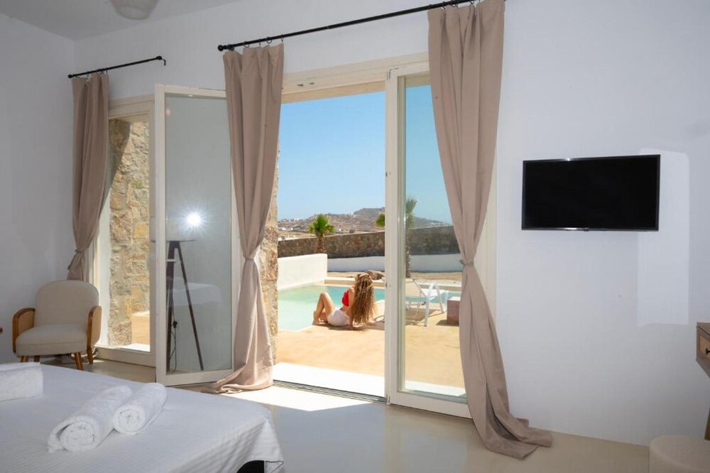 Adyton Luxury Suites Privatepool Oasis in Mykonos