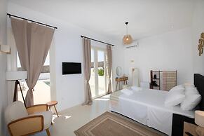 Adyton Luxury Suites Mykonos Poolside Luxury