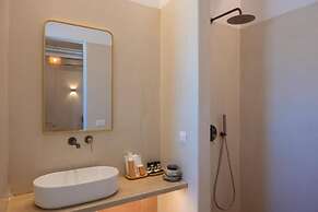 Adyton Luxury Suites Mykonos Poolside Luxury