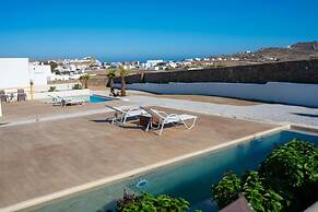 Adyton Luxury Suites Mykonos Poolside Luxury