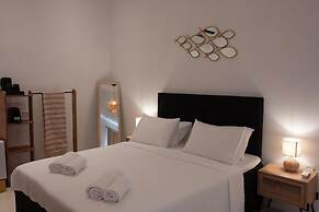 Adyton Luxury Suites Mykonos Poolside Luxury