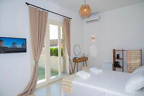 Adyton Luxury Suites Mykonos Poolside Luxury