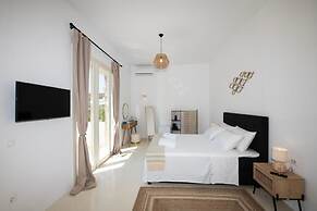 Adyton Luxury Suites Mykonos Poolside Luxury