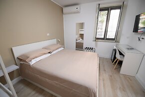 Scilla SeaFront Rooms