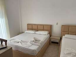Hotel Dini