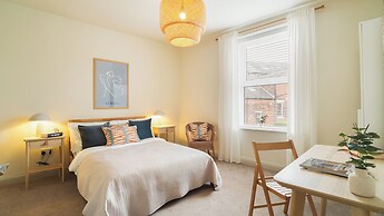 Crookes Gem with Garden & Alpacas Nearby