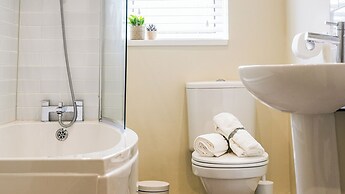 Crookes Gem with Garden & Alpacas Nearby