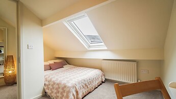 Crookes Gem with Garden & Alpacas Nearby