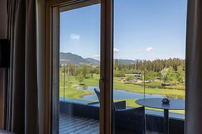 Exclusive Penthouse on the Golf Course