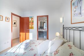 Villa in Empuriabrava With Private Pool & Mooring