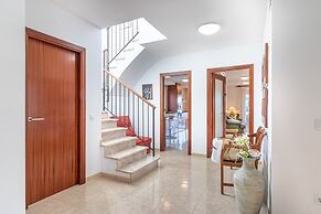 Villa in Empuriabrava With Private Pool & Mooring