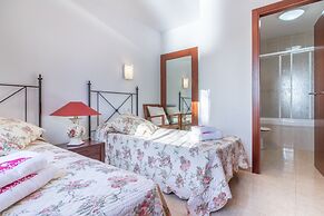 Villa in Empuriabrava With Private Pool & Mooring