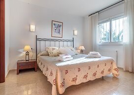 Villa in Empuriabrava With Private Pool & Mooring