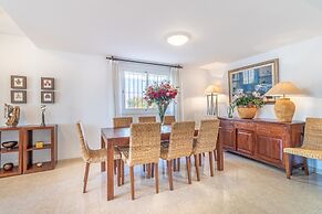 Villa in Empuriabrava With Private Pool & Mooring