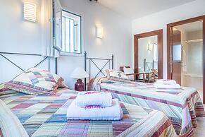 Villa in Empuriabrava With Private Pool & Mooring