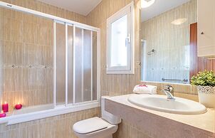 Villa in Empuriabrava With Private Pool & Mooring