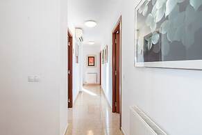 Villa in Empuriabrava With Private Pool & Mooring
