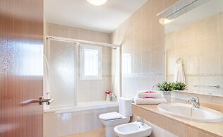 Villa in Empuriabrava With Private Pool & Mooring