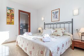 Villa in Empuriabrava With Private Pool & Mooring