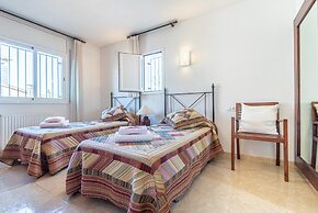 Villa in Empuriabrava With Private Pool & Mooring