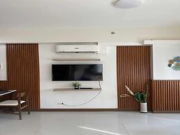 Spacious Studio Unit With Balcony and Seaview