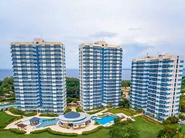 Spacious Studio Unit With Balcony and Seaview