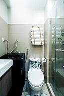 Sapphira Manor Luxurious Condo by the Bay