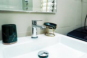 Sapphira Manor Luxurious Condo by the Bay
