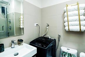 Sapphira Manor Luxurious Condo by the Bay