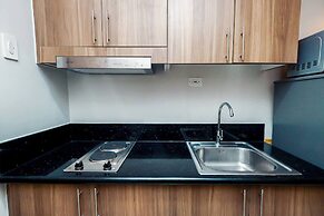 Sapphira Manor Luxurious Condo by the Bay