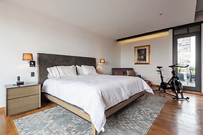 319-PH Luxury 3BR Duplex PH