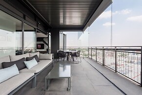319-PH Luxury 3BR Duplex PH