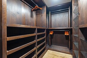 319-PH Luxury 3BR Duplex PH