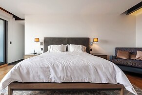 319-PH Luxury 3BR Duplex PH