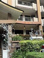 Alabang Condo by Lyre