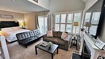 Freshly Upgraded Cozy Loft