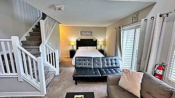 Freshly Upgraded Cozy Loft