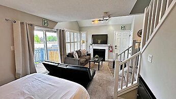 Freshly Upgraded Cozy Loft