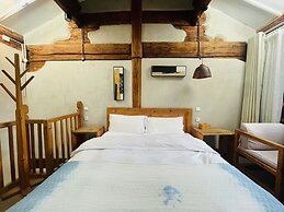 Jia Kedi Ancient House Cultural Homestay